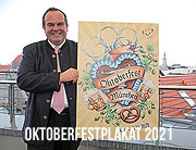 Oktoberfest-Plakatwettbewerb 2021: die Münchner Grafikdesignerin Maria Elisabeth Dick gestaltet das Wiesnplakat 2021 - Alles, wofür die Wiesn steht, das perfekte Wiesngefühl, traditionell im Anklang, aber auch zugewand, herzlich und freudig. (©Foto: Michael Nagy, Presseamt München)
